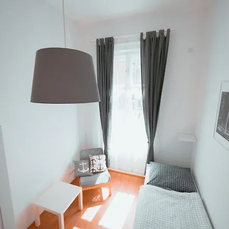 111 Auberge de jeunesse *